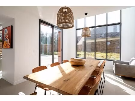 magny-le-hongre – maison meublée d’exception avec piscine chauffée