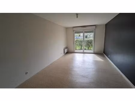 rocheservière t3 61 m2 + parking locataire en place