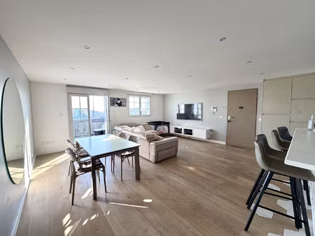 ** superbe appartement de 4 pieces avec balcon **