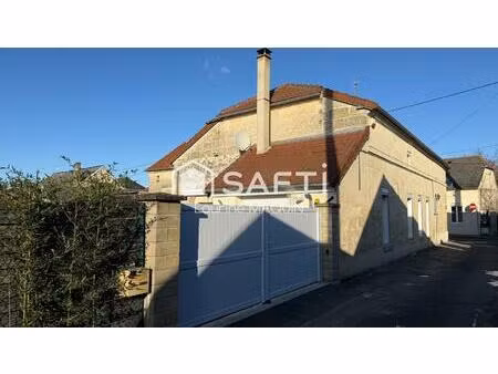 maison en pierre y compris un studio