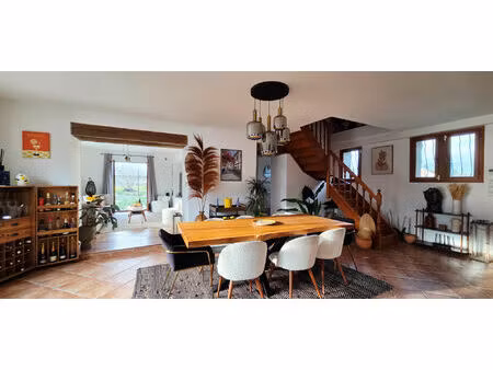 maison avec mode de vie plain pied dans un environnement calme à 10 min de la gare d' etam