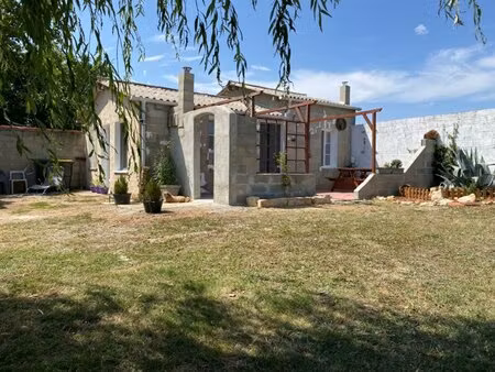 terrain de 8446 m² avec abris de jardin