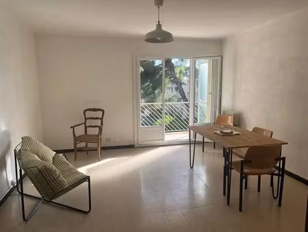 location appartement 3 pièces à sanary-sur-mer (83110)  1 100 €