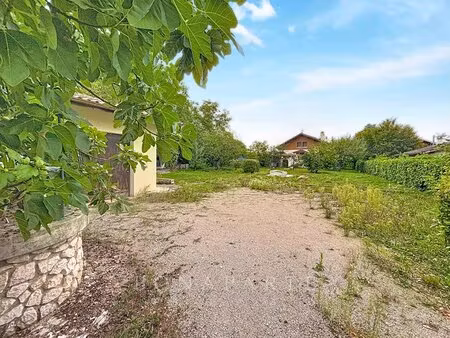 a vendre : terrain à bâtir à ségny