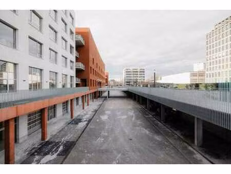 atelier neuf dans immeuble mixte