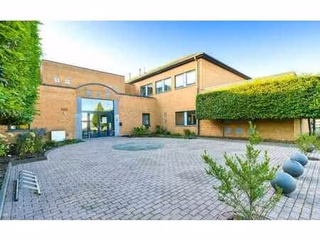 entrepôt et bureaux à louer