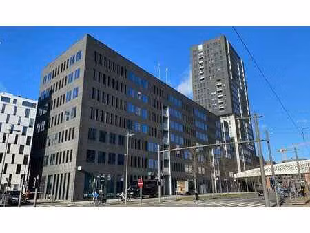 bureau durable à louer à proximité du mas d'anvers