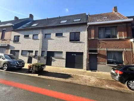 rijwoning met 4 slaapkamers en koer