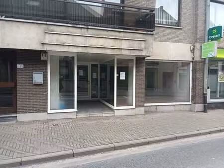 handelspand in het centrum van brakel