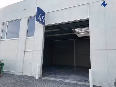 a vendre unité pme 180 m² dans le nouveau zoning de saintes