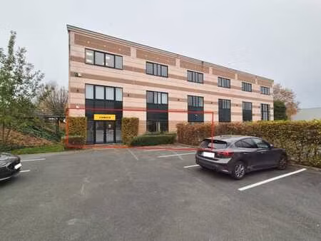 entrepôt au rez-de-chaussée dans le zoning nord