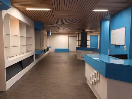 handelspand in het centrum van brakel