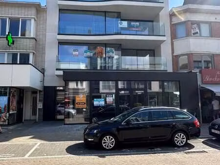magnifique immeuble commercial de 166m² avec une extension