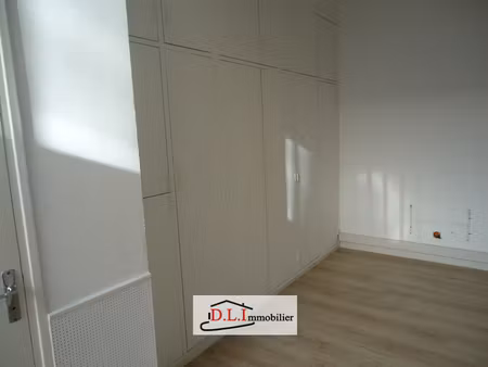 location locaux professionnels 22 m² à castelsarrasin (82100)  333 €