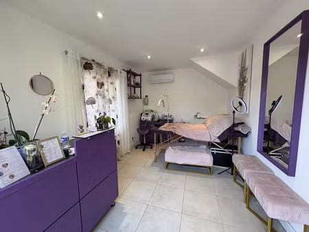 location locaux professionnels 17 m² à frejus (83600)  590 €