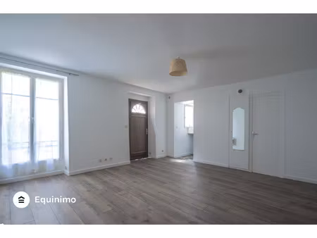 studio 28m2 en très bon état  situé rue lecourbe en rdc sur