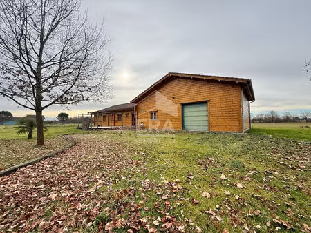 a vendre maison avec hangar à avion et accès piste aérodrome.