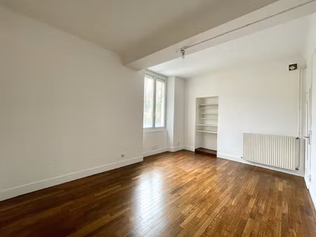 appartement t3 avec box et local