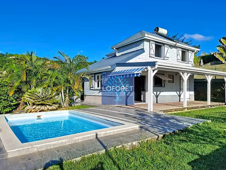 a vendre : maison t6 - 114 m2 - piscine et vue mer - case-pilote