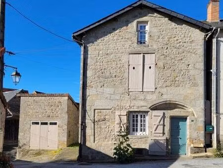 maison de village pierres et poutres authentiques