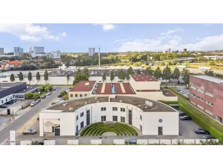 ruim kantoorgebouw op toplocatie te zwijnaarde