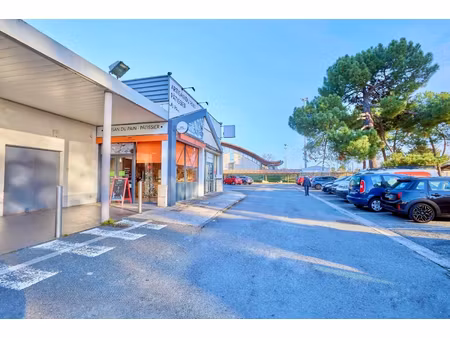 local commercial 108 m² - l'aiguillon -emplacement idéal
