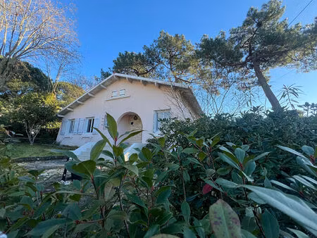 maison à rénover. fort potentiel avec combles aménageables et studio indépendant. . quarti