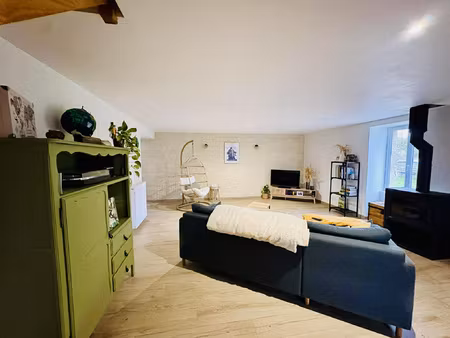 maison de village  entièrement réhabilitée  où la pierre rac