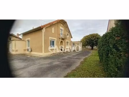 vente maison 7 pièces de 220m² - 24700 montpon-ménestérol