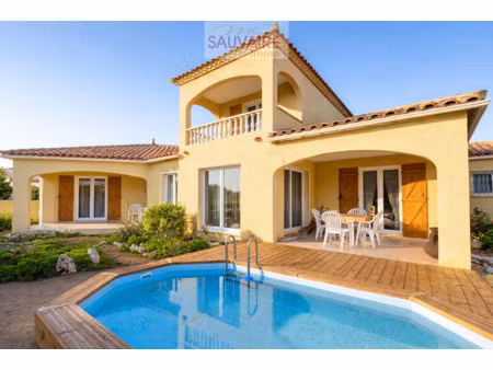 villa 4 faces avec piscine et chambres en rez-de-chaussée