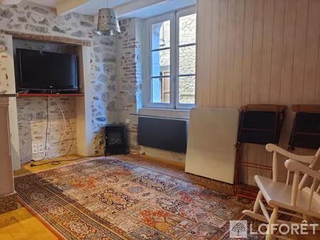 maison dans la cité médiévale.