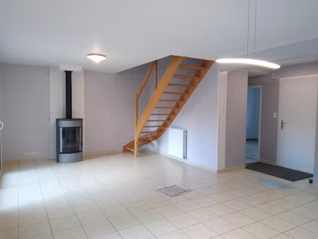 a louer- maison t5 avec parking et cellier