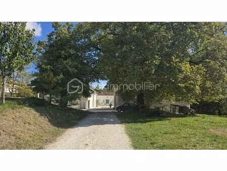 maison de 530 m² à saint-maigrin