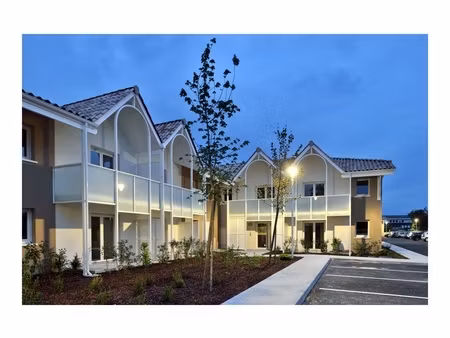 t2 avec terrasse et parking dans jolie rés. calme et arborée