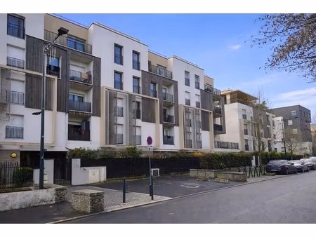 appartement 2 pièces avec balcon – vue dégagée sur le canal – parking en sus