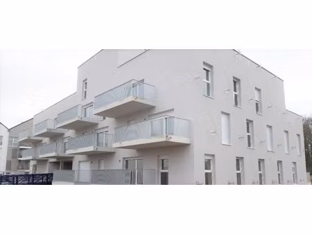 t2 avec balcon à louvres