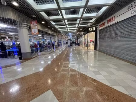 aire sur la lys - galerie marchande - emplacement pour kiosque