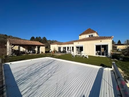 maison 3 chambres de plain-pied sur 6 000m² de terrain avec piscine