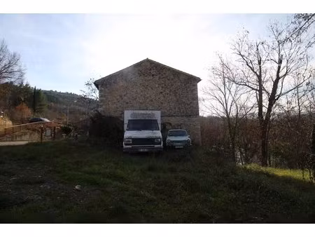 a vendre une grange de 98 m² au sol sur 2 niveaux