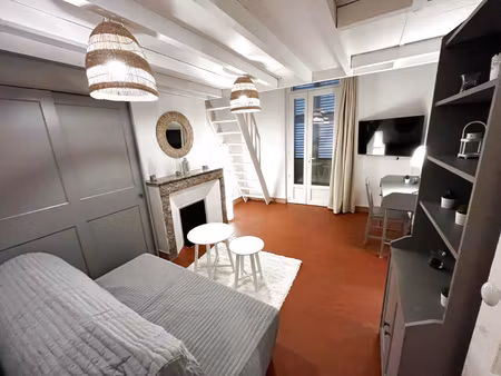 joli t1 avec mezzanine et terrasse meuble - toulon haute vil
