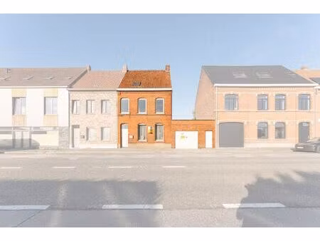 ruime te renoveren woning met opslagplaats van 65 m²