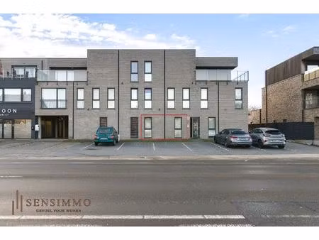 gelijkvloers éénslaapkamer appartement met tuin  parking en kelderberging