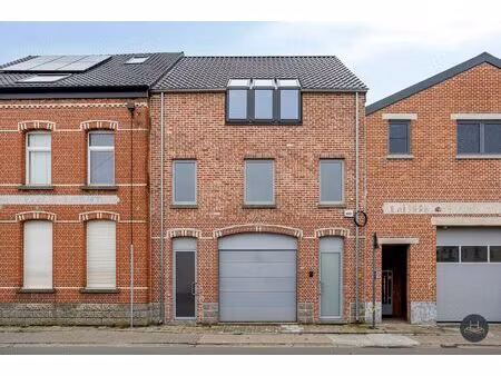 uniek pand met ruime loods en instapklare woning