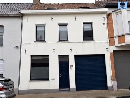 instapklare woning met 5 kamers in het centrum van meerbeke