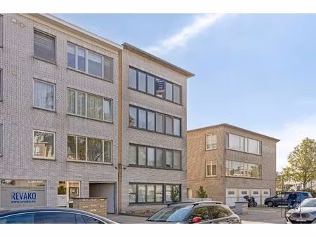 ruim appartement van 104 m² met drie slaapkamers op centrale ligging te merksem!