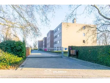 instapklaar appartement met terras  kelder en event. garage.