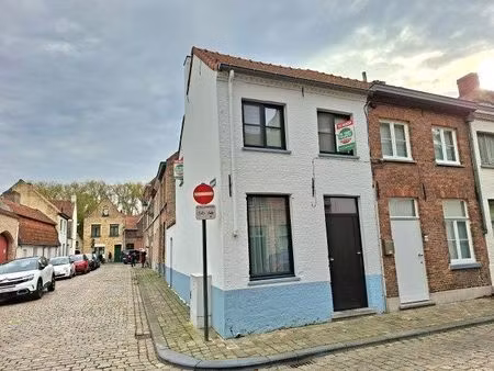 hoekwoning met uitweg