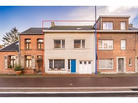 te renoveren woning met 4 slpks en tuin.