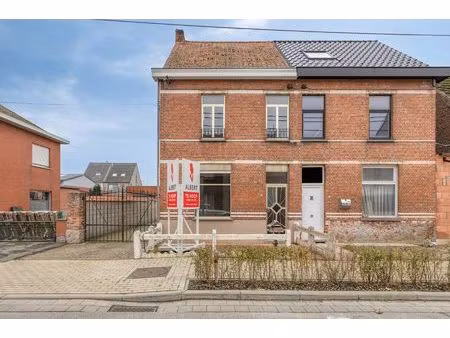 te koop - te renoveren halfopen bebouwing met 3 slaapkamers