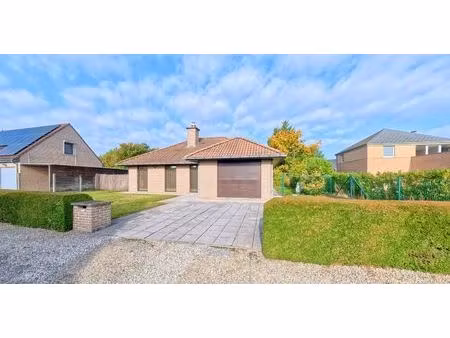 ruime woning op toplocatie met grote tuin en inpandige garage!